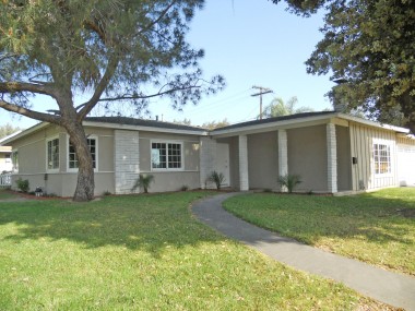 3367 Sunnyside -- SOLD by THE SISTER TEAM!