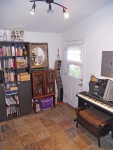Talk about convenient -- this bonus room is separated from the dining room/kitchen area by a set of double French doors. Step down into this room which could be used as a 3rd bedroom, music room, or office. 4081 Larchwood Pl., Riverside