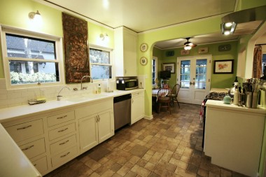 Lovely updated kitchen with dishwasher and nook area.