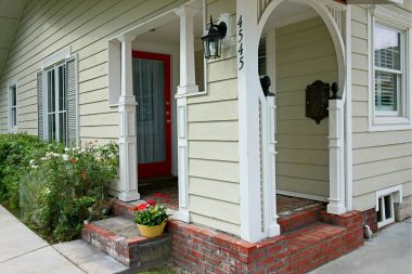 Adorable front entry