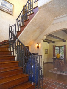 2-story foyer with coat closet and arched entryway into stepdown living room on the right.