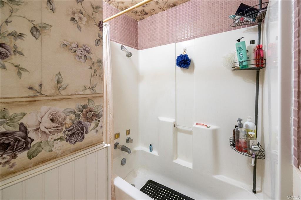 MAIN HOUSE bathtub